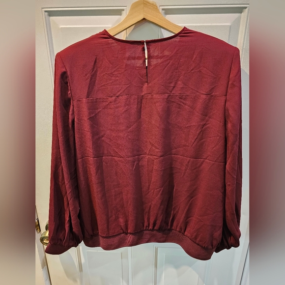 NWT Express Satin Strong Shoulder Crew Neck Top XL - Picture 4 of 6